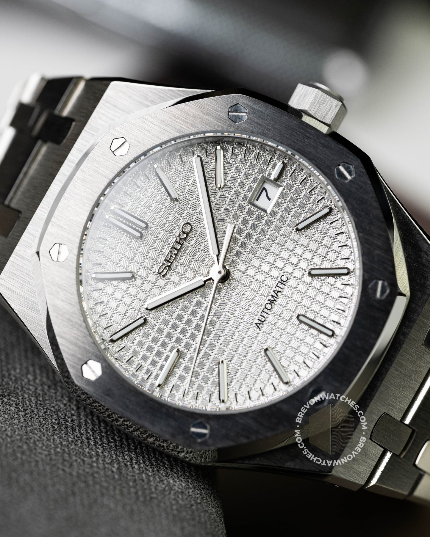 Octa | White