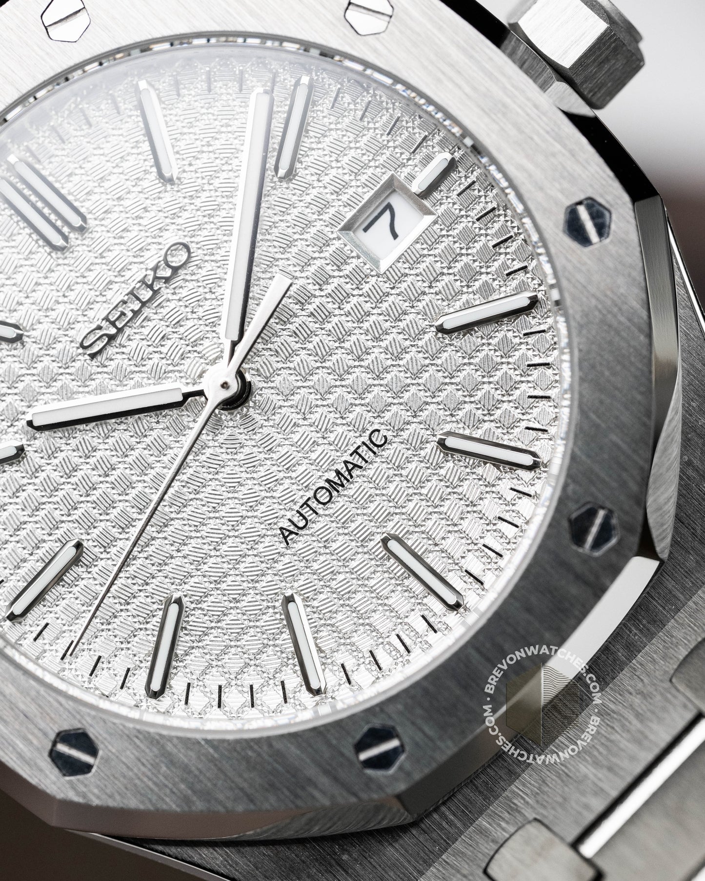 Octa | White