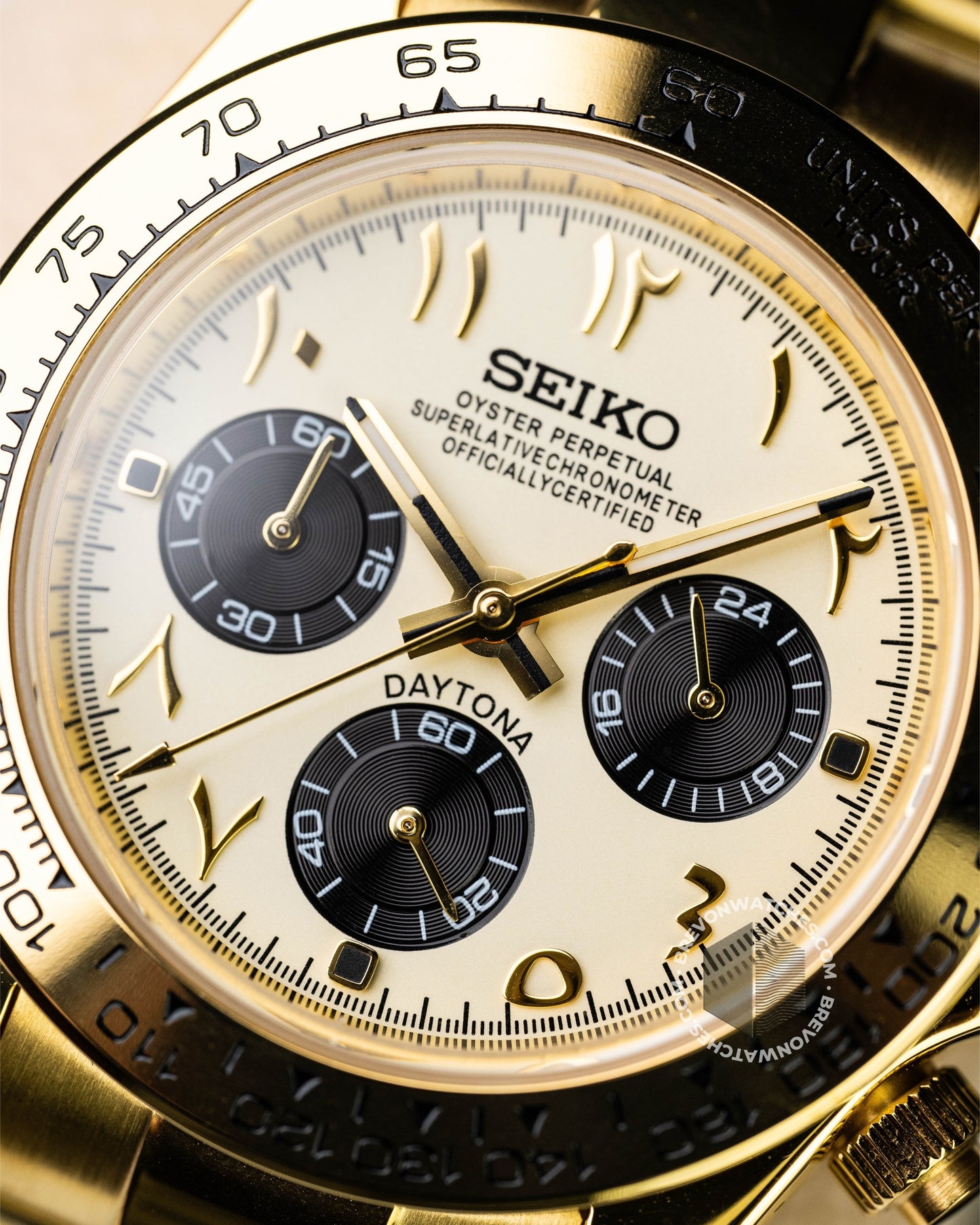 Racer | Gold Arabic
