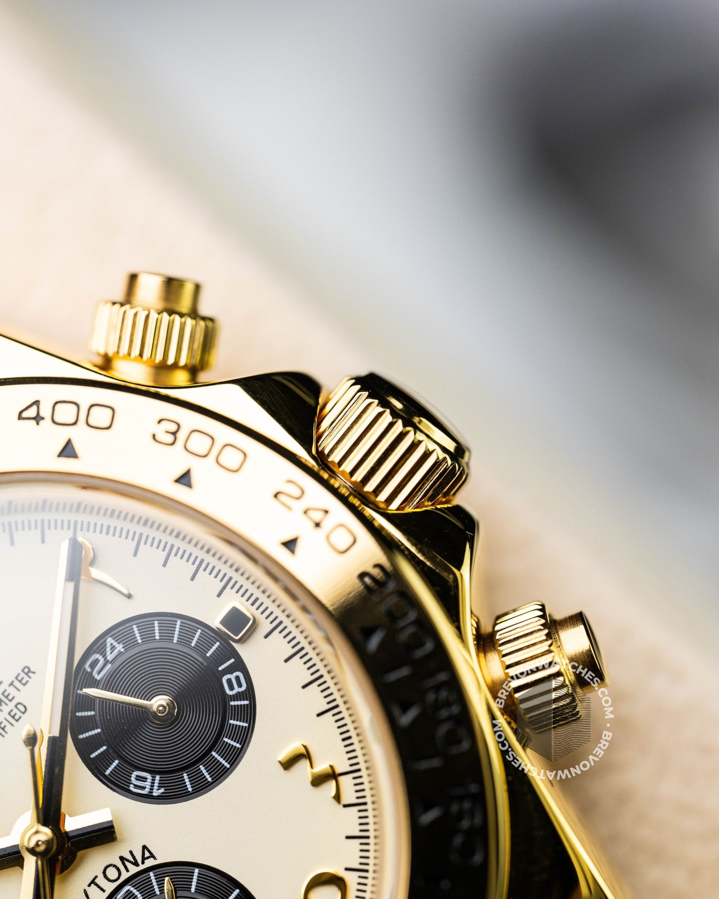 Racer | Gold Arabic